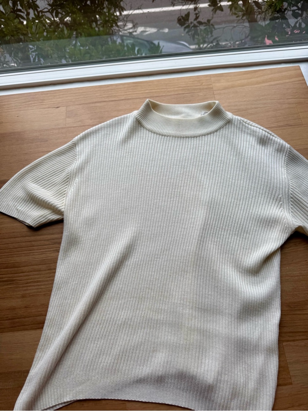 Classic Off-White Ribbed Short-Sleeve Sweater w Mock Neck